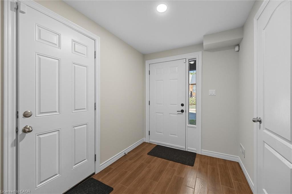 88 Wood Street E, Hamilton, ON - Indoor Photo Showing Other Room