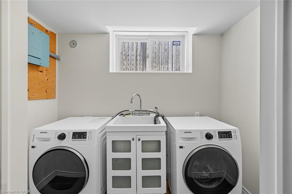 88 Wood Street E, Hamilton, ON - Indoor Photo Showing Laundry Room