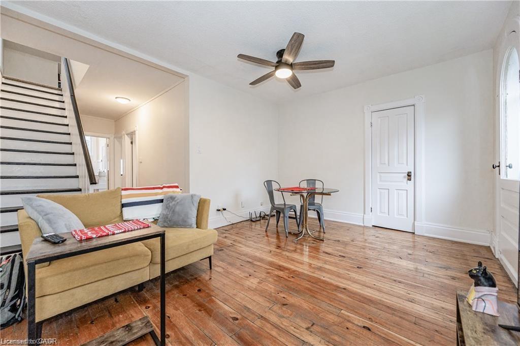 17 Hilda Place, Kitchener, ON - Indoor Photo Showing Living Room