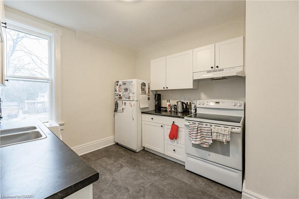 17 Hilda Place, Kitchener, ON - Indoor Photo Showing Kitchen With Double Sink