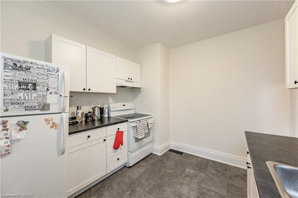 17 Hilda Place, Kitchener, ON - Indoor Photo Showing Kitchen