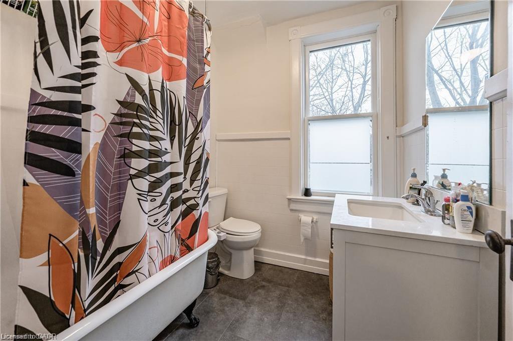 17 Hilda Place, Kitchener, ON - Indoor Photo Showing Bathroom