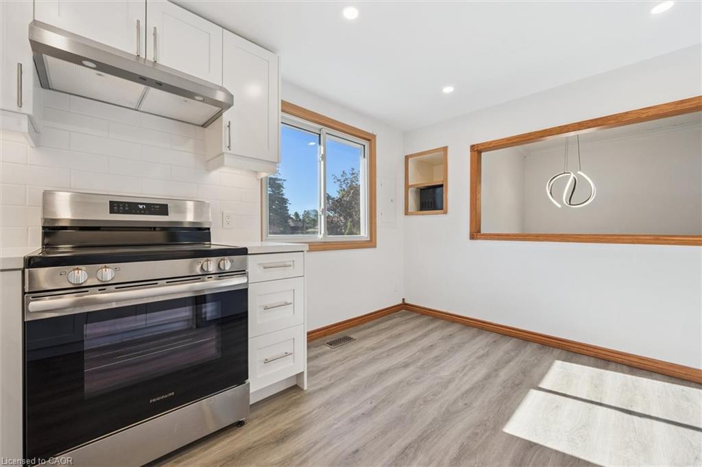 Main-74 Elm Ridge Drive, Kitchener, ON - Indoor Photo Showing Kitchen