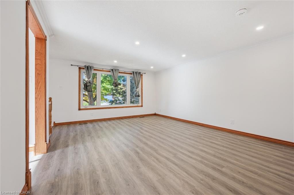 Main-74 Elm Ridge Drive, Kitchener, ON - Indoor Photo Showing Other Room