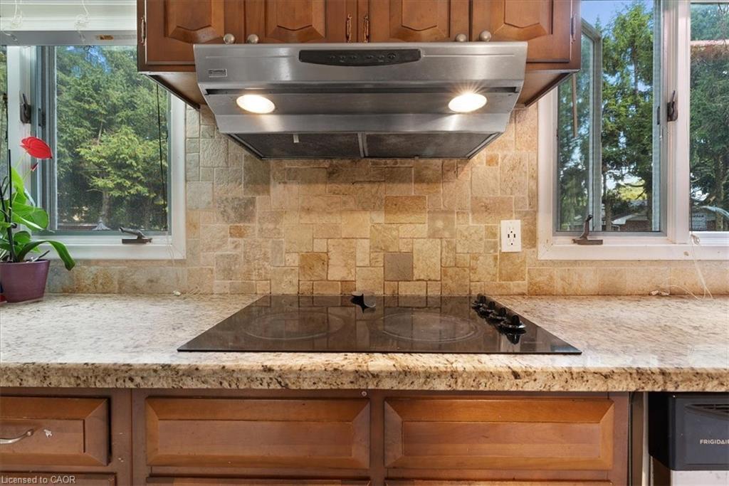 67 Elmhurst Drive, Hamilton, ON - Indoor Photo Showing Kitchen