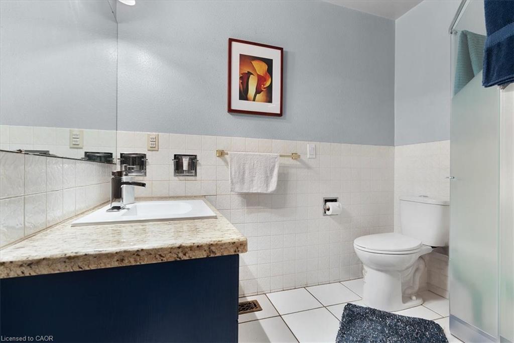 67 Elmhurst Drive, Hamilton, ON - Indoor Photo Showing Bathroom