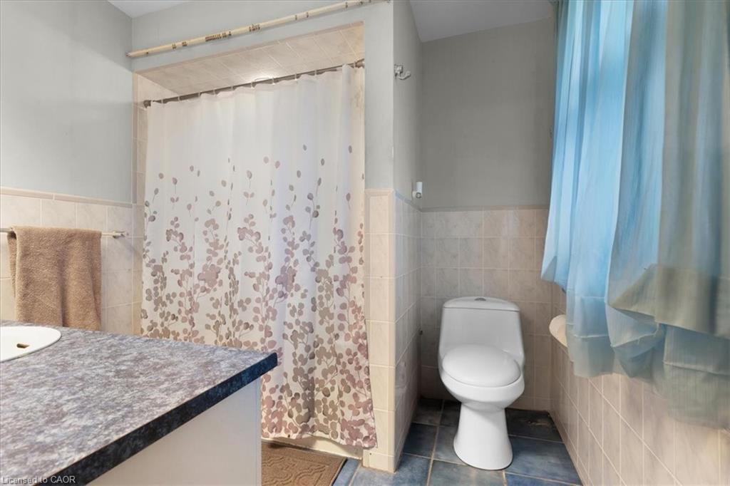 67 Elmhurst Drive, Hamilton, ON - Indoor Photo Showing Bathroom