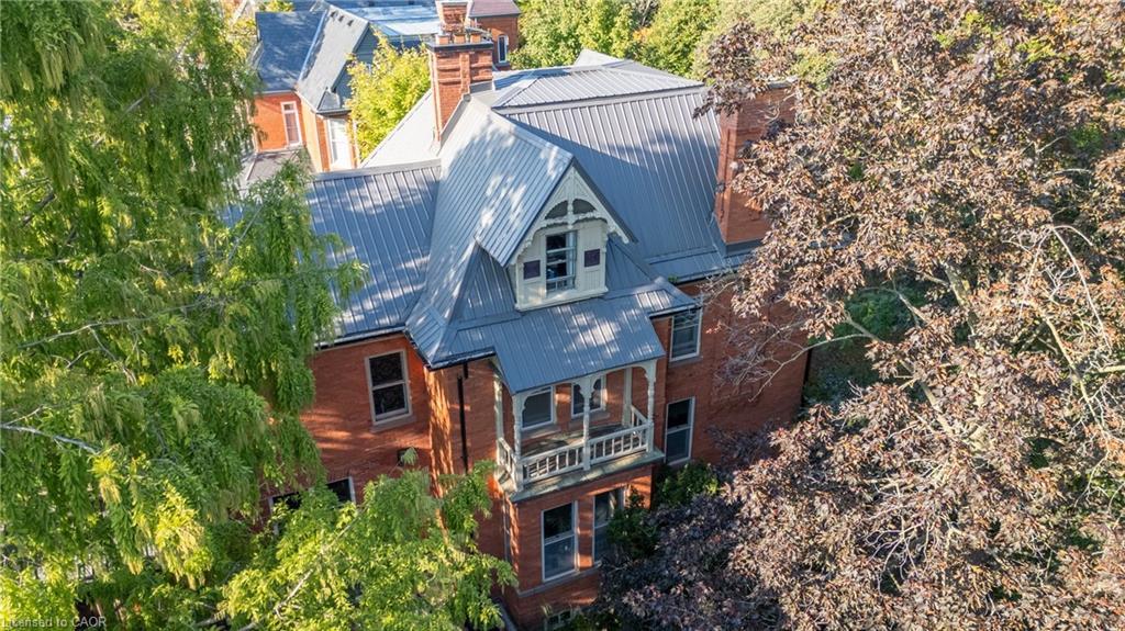 105 Vansittart Avenue, Woodstock, ON - Outdoor