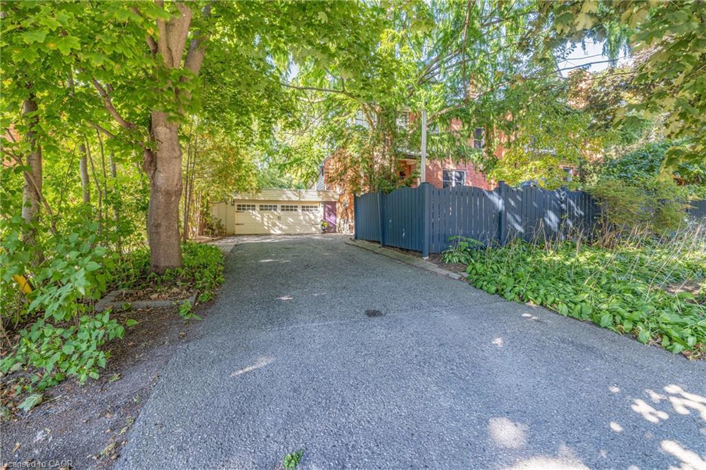 105 Vansittart Avenue, Woodstock, ON - Outdoor