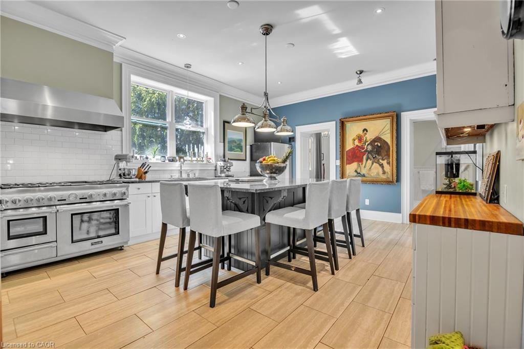 105 Vansittart Avenue, Woodstock, ON - Indoor