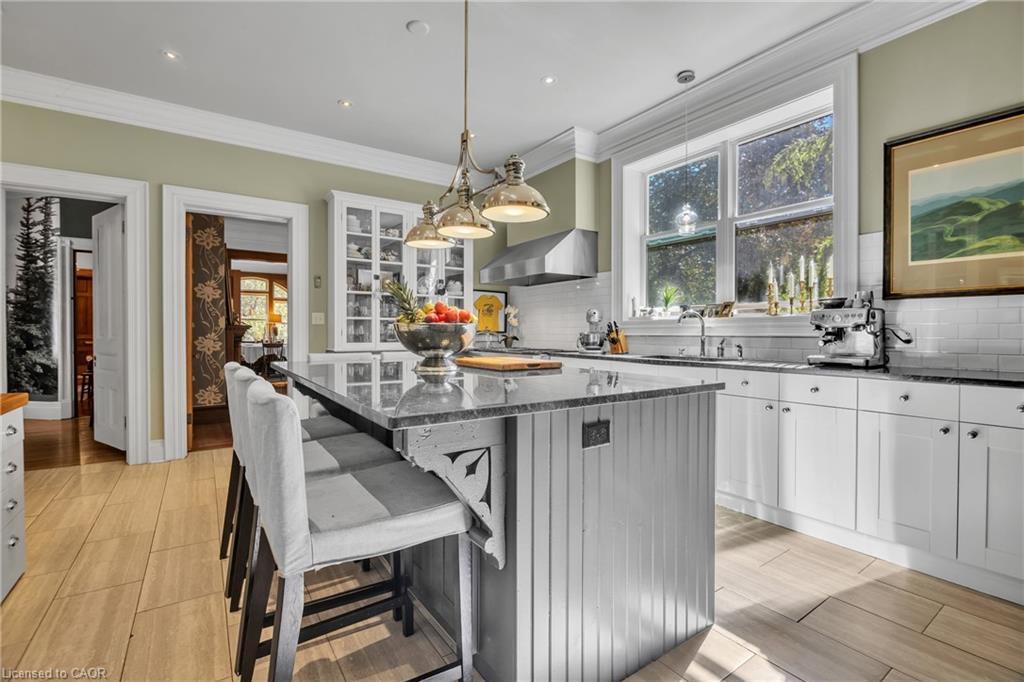 105 Vansittart Avenue, Woodstock, ON - Indoor