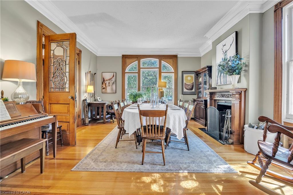 105 Vansittart Avenue, Woodstock, ON - Indoor Photo Showing Dining Room
