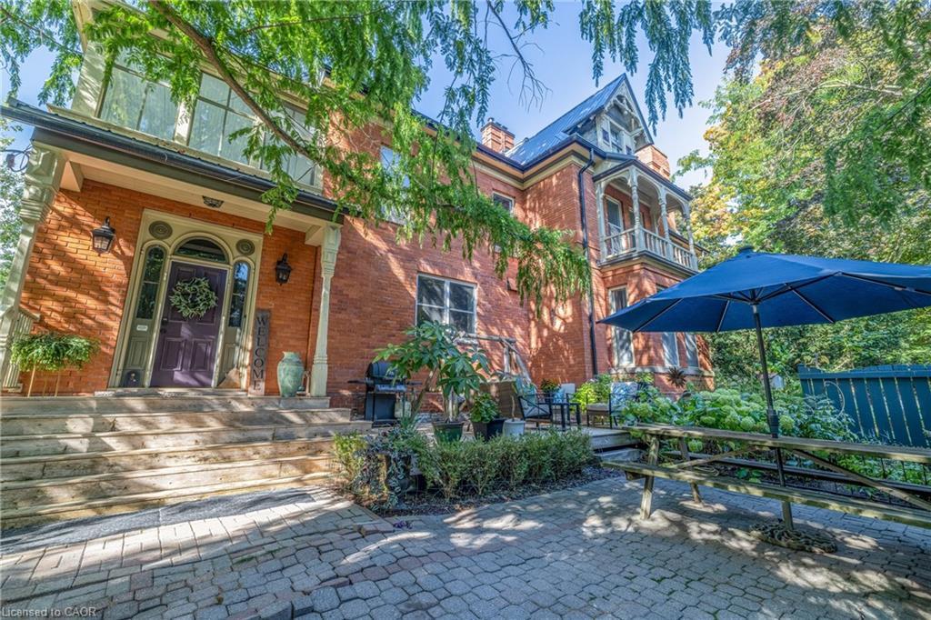 105 Vansittart Avenue, Woodstock, ON - Outdoor