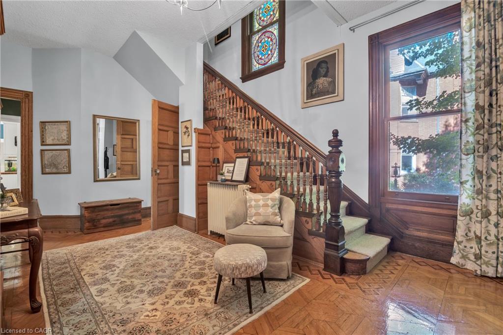 105 Vansittart Avenue, Woodstock, ON - Indoor