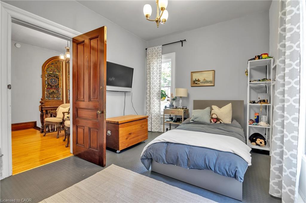 105 Vansittart Avenue, Woodstock, ON - Indoor Photo Showing Bedroom