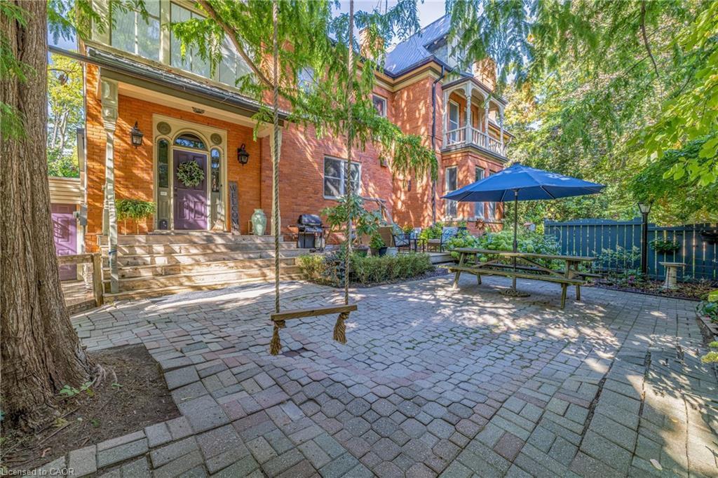 105 Vansittart Avenue, Woodstock, ON - Outdoor