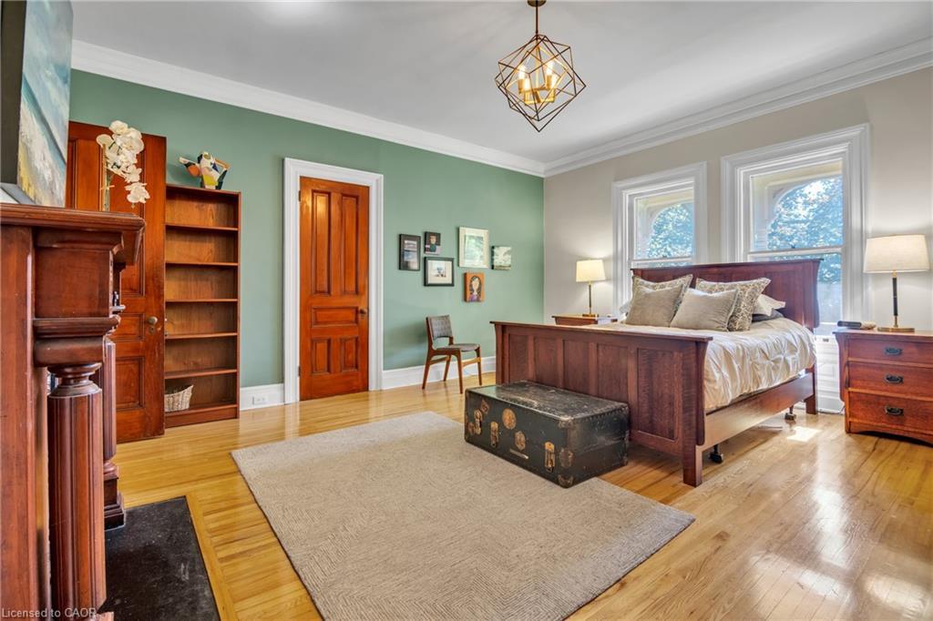 105 Vansittart Avenue, Woodstock, ON - Indoor Photo Showing Bedroom