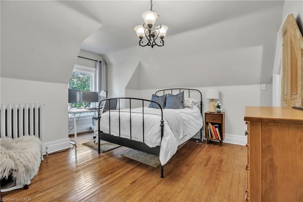 105 Vansittart Avenue, Woodstock, ON - Indoor Photo Showing Bedroom
