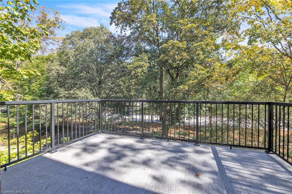 105 Vansittart Avenue, Woodstock, ON - Outdoor