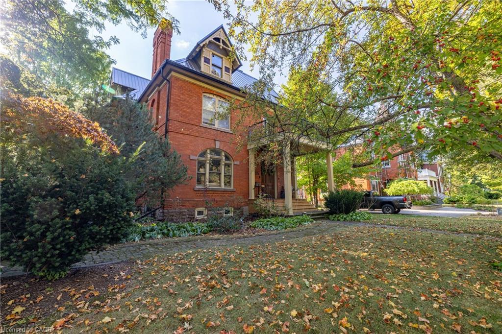 105 Vansittart Avenue, Woodstock, ON - Outdoor