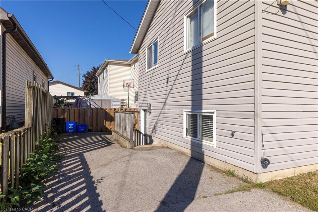 138 Carlton Street, St. Catharines, ON - Outdoor With Exterior