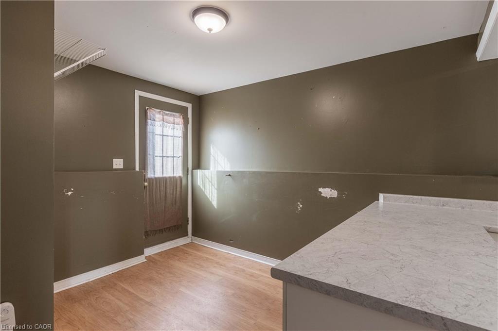 138 Carlton Street, St. Catharines, ON - Indoor Photo Showing Other Room
