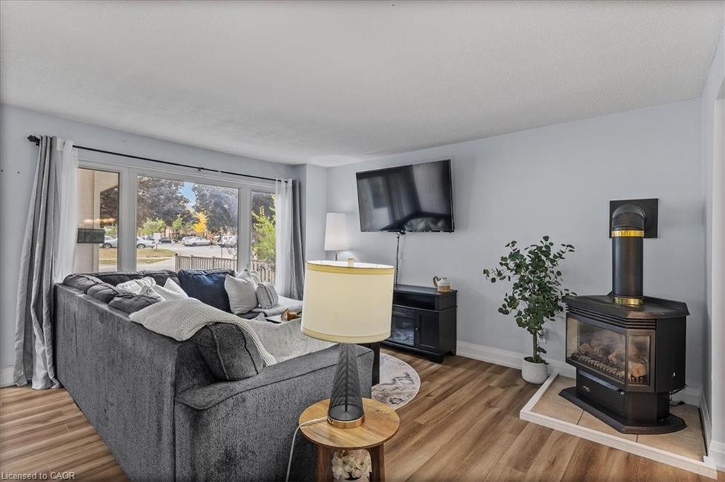 331 Preston Parkway, Cambridge, ON - Indoor Photo Showing Living Room With Fireplace