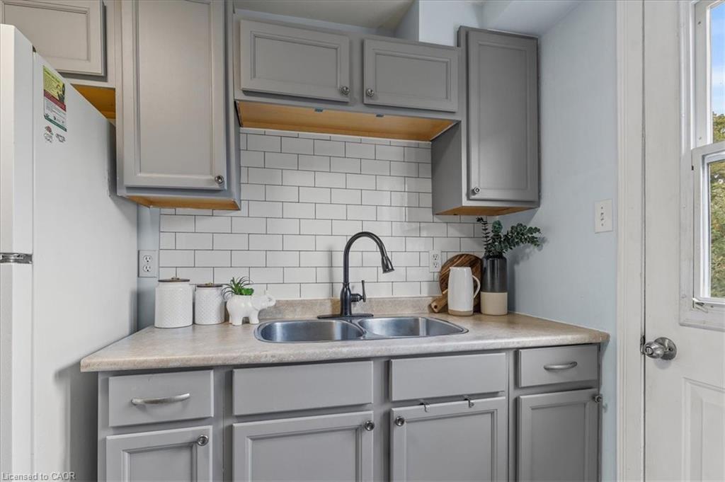 331 Preston Parkway, Cambridge, ON - Indoor Photo Showing Kitchen With Double Sink