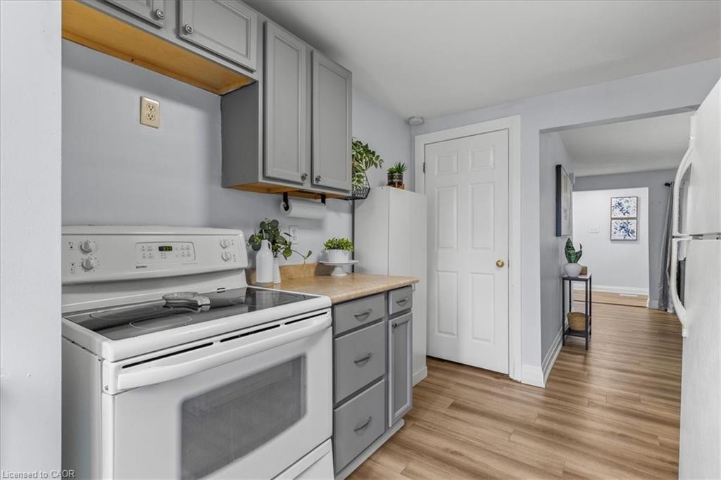 331 Preston Parkway, Cambridge, ON - Indoor Photo Showing Kitchen