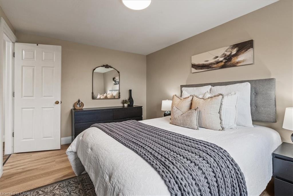 331 Preston Parkway, Cambridge, ON - Indoor Photo Showing Bedroom