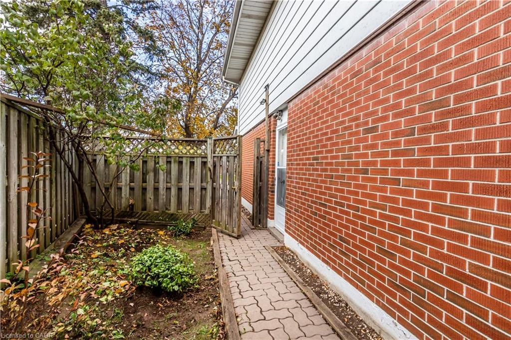 Lower-1 Isaac Court, Hamilton, ON - Outdoor