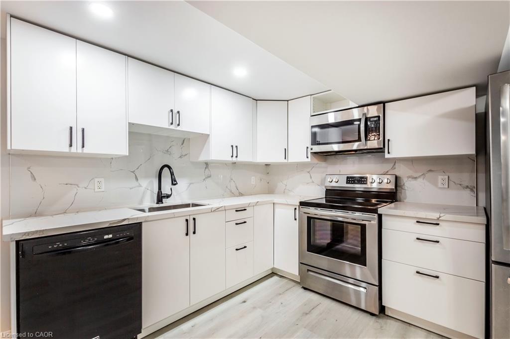 Lower-1 Isaac Court, Hamilton, ON - Indoor Photo Showing Kitchen