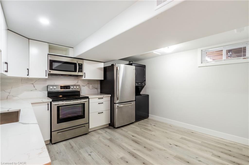 Lower-1 Isaac Court, Hamilton, ON - Indoor Photo Showing Kitchen