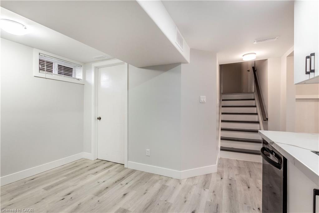 Lower-1 Isaac Court, Hamilton, ON - Indoor