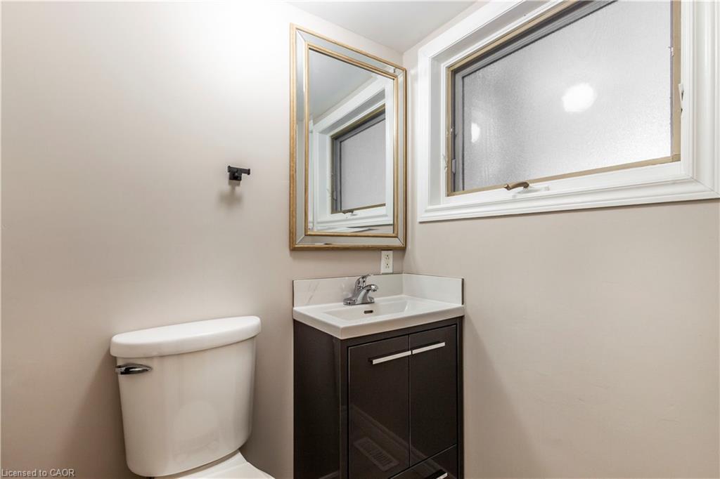 Lower-1 Isaac Court, Hamilton, ON - Indoor Photo Showing Bathroom