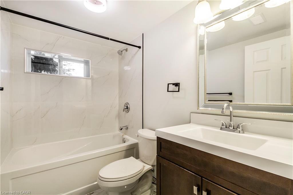 Lower-1 Isaac Court, Hamilton, ON - Indoor Photo Showing Bathroom