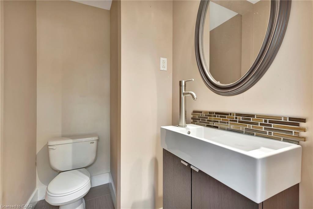 121 King Street E, Stoney Creek, ON - Indoor Photo Showing Bathroom