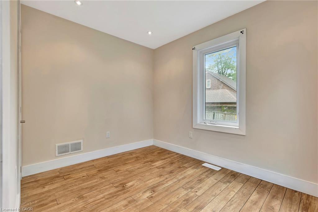 121 King Street E, Stoney Creek, ON - Indoor Photo Showing Other Room