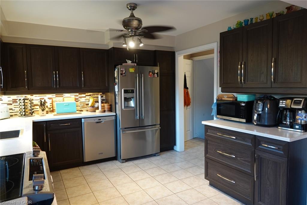 9-5475 Lakeshore Road, Burlington, ON - Indoor Photo Showing Kitchen