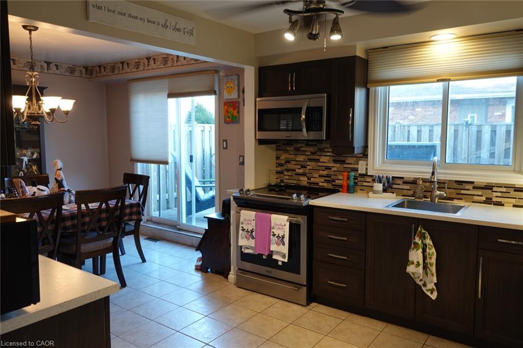 9-5475 Lakeshore Road, Burlington, ON - Indoor Photo Showing Kitchen