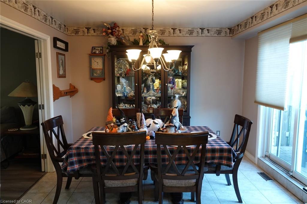 9-5475 Lakeshore Road, Burlington, ON - Indoor Photo Showing Dining Room