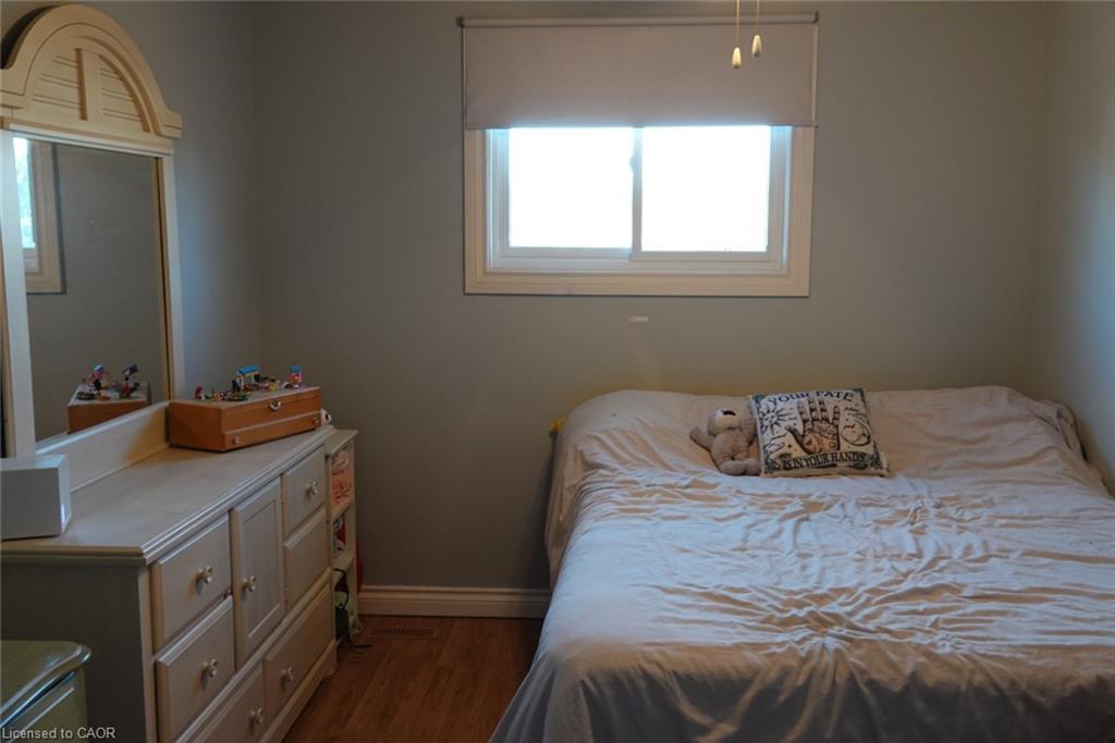 9-5475 Lakeshore Road, Burlington, ON - Indoor Photo Showing Bedroom