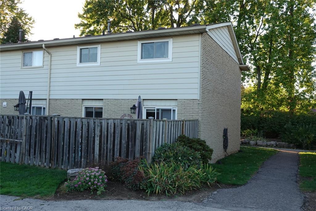 9-5475 Lakeshore Road, Burlington, ON - Outdoor