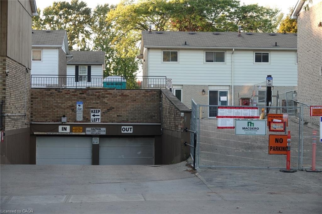 9-5475 Lakeshore Road, Burlington, ON - Outdoor