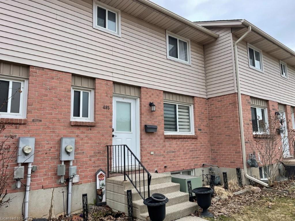 23-485 Springbank Avenue N, Woodstock, ON - Outdoor With Exterior