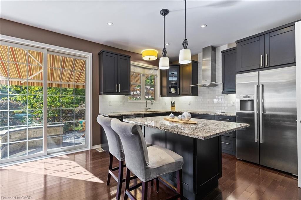 304 Falling Green Crescent, Kitchener, ON - Indoor Photo Showing Kitchen With Upgraded Kitchen