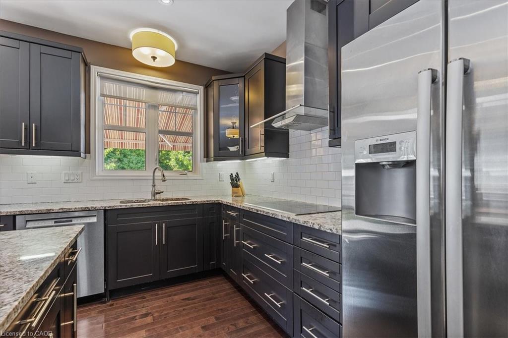 304 Falling Green Crescent, Kitchener, ON - Indoor Photo Showing Kitchen With Upgraded Kitchen