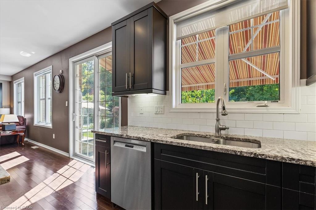 304 Falling Green Crescent, Kitchener, ON - Indoor Photo Showing Kitchen With Double Sink