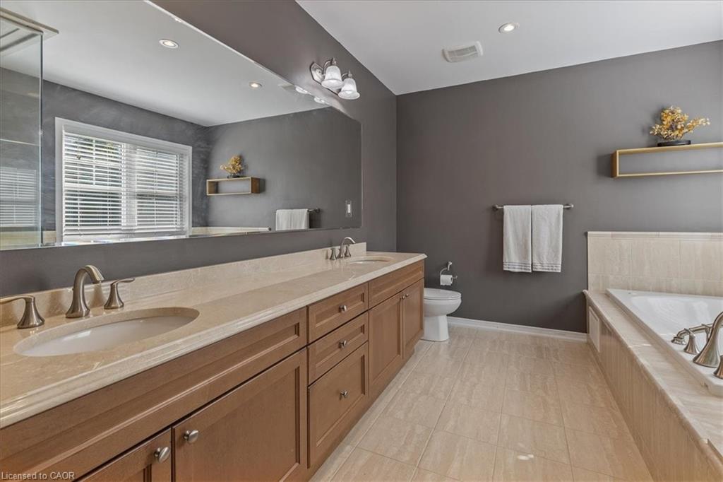 304 Falling Green Crescent, Kitchener, ON - Indoor Photo Showing Bathroom