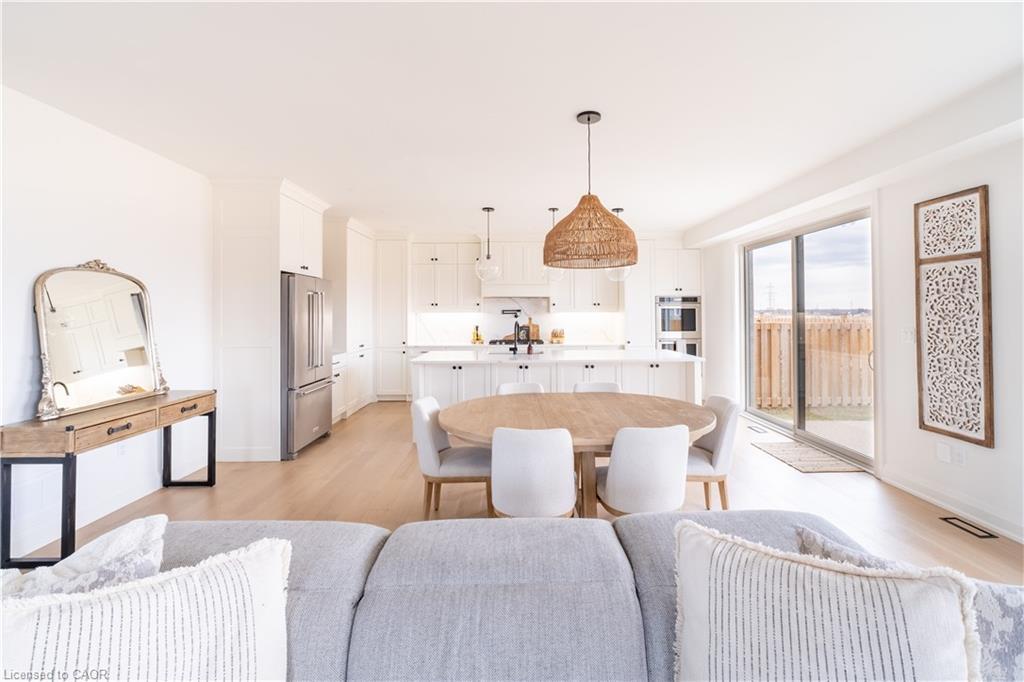 81 Homestead Way, Thorold, ON - Indoor Photo Showing Living Room